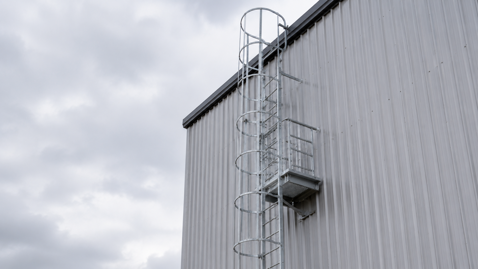 Fixed industrial access ladder and staircase